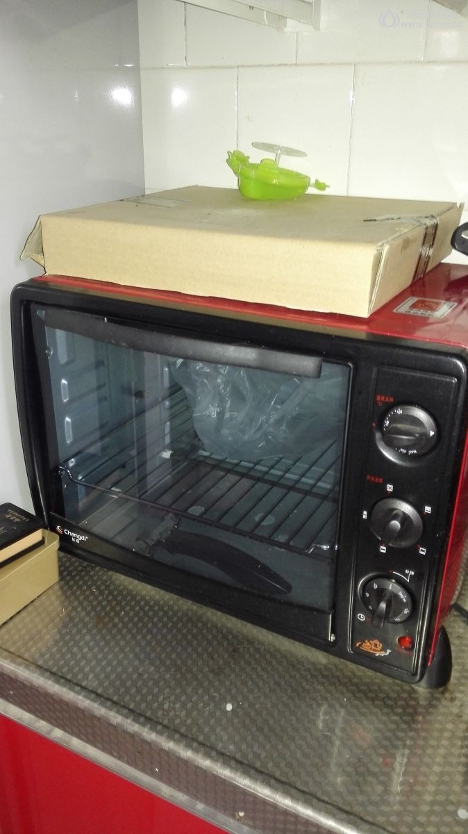 几乎全新的烤箱，带全套全新工具300