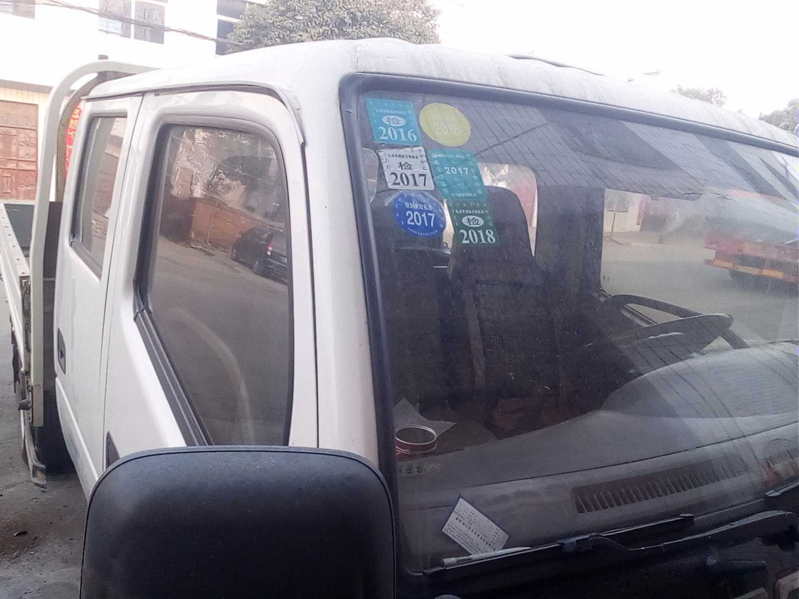 东风多利卡双排客货车