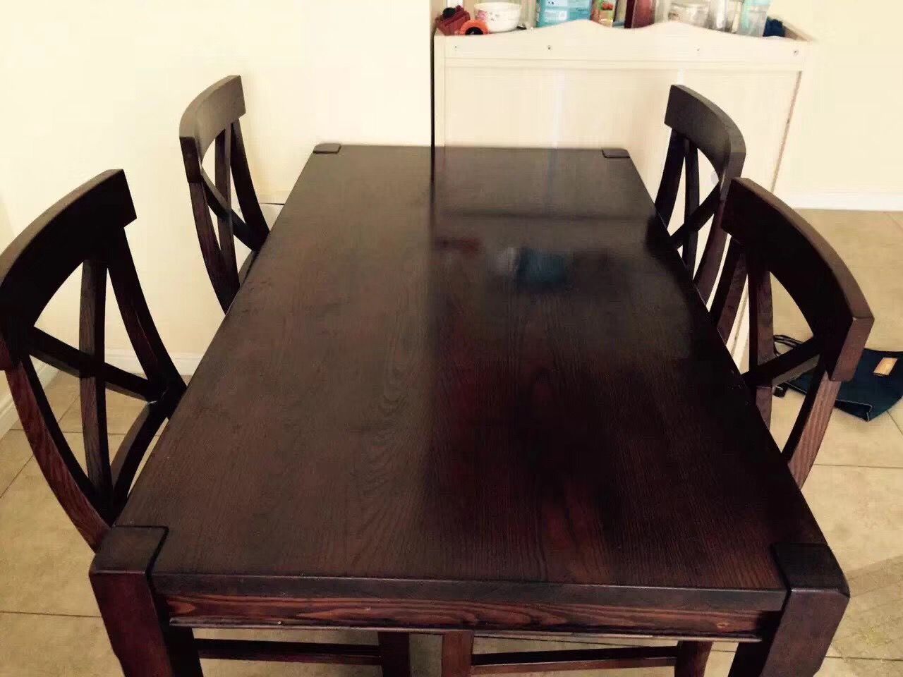 实木餐桌