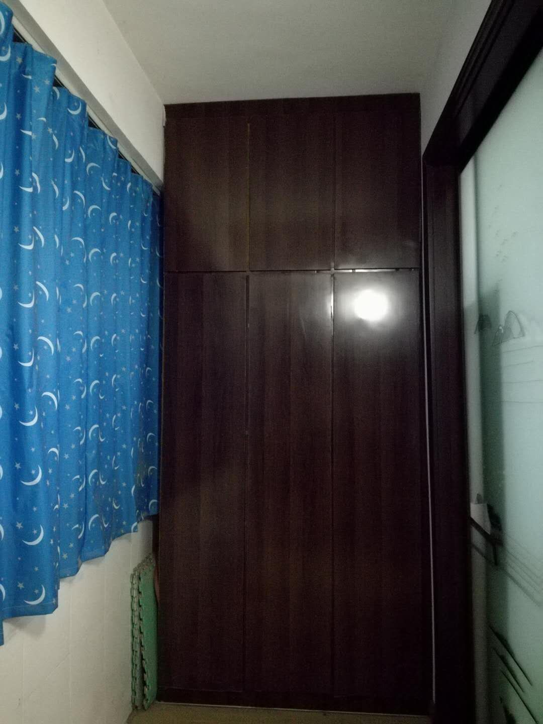 阳台右