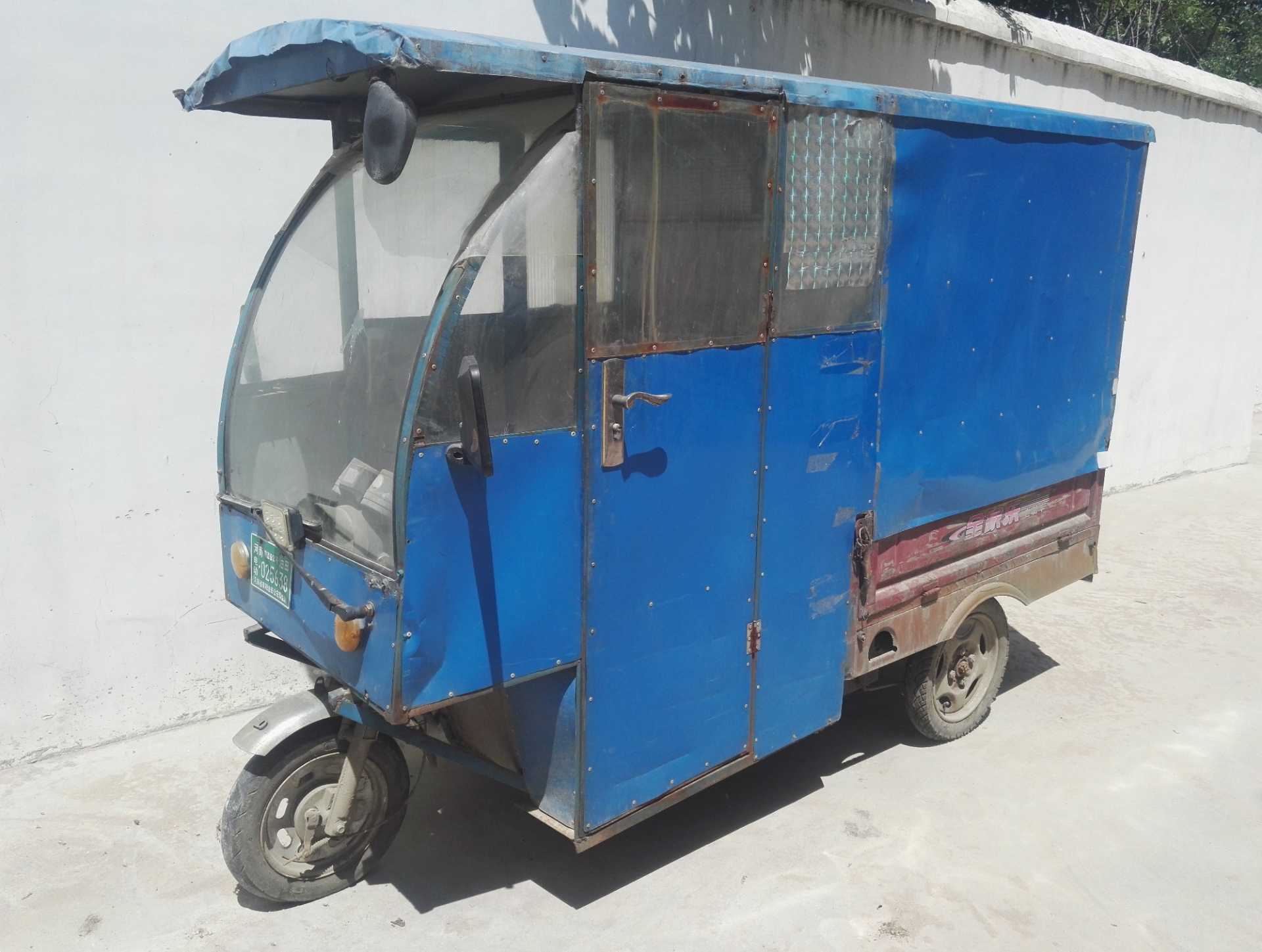 半封闭式电动三轮车